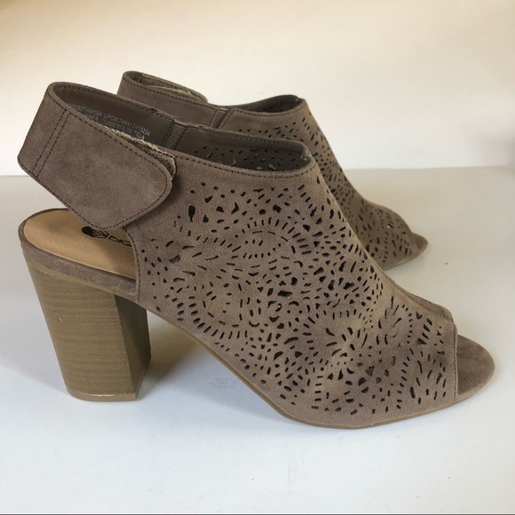 BIG BUDDHA Faux Suede Laser Cut-out Peep Toe Open Back Block Heel Sandal Size 8 - Picture 4 of 13